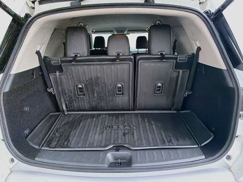 Used 2022 Nissan Pathfinder SL w/ SL Black Package FWD image 12