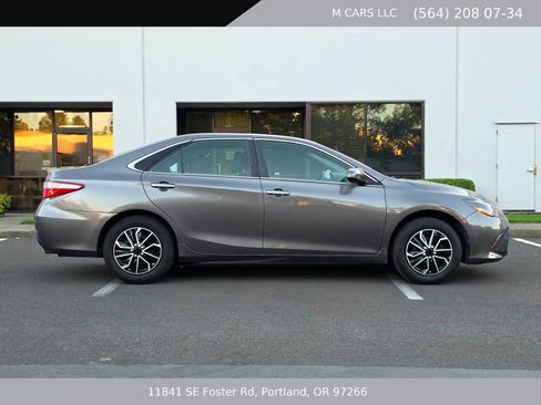 Used 2017 Toyota Camry LE FWD image 5