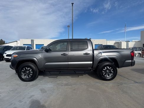 Used 2019 Toyota Tacoma SR image 5