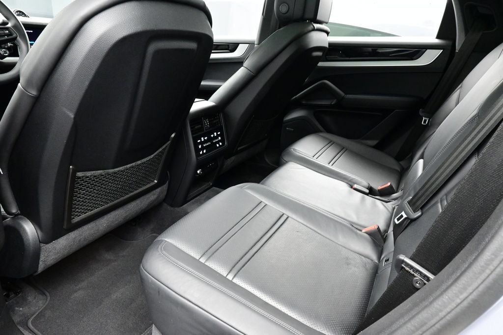 Certified 2024 Porsche Cayenne Coupe AWD/4WD image 15
