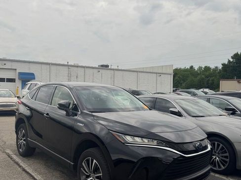 Used 2021 Toyota Venza LE AWD/4WD image 1