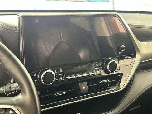 Used 2025 Toyota Highlander Platinum AWD/4WD image 18