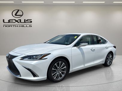 Used 2020 Lexus ES 300h w/ Premium Package