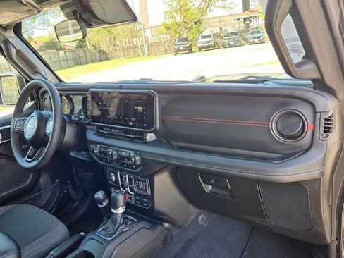 Used 2025 Jeep Wrangler Unlimited Rubicon image 30