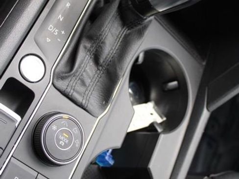 Used 2020 Volkswagen Atlas Cross Sport SE w/ Towing Package image 44