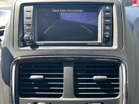Used 2018 Dodge Grand Caravan SE FWD image 27
