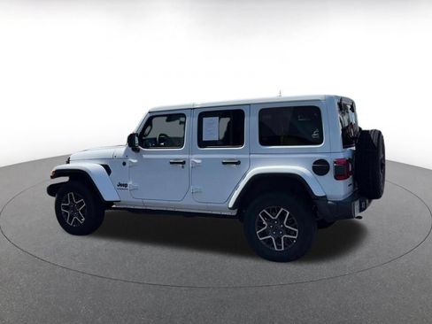 Used 2025 Jeep Wrangler Unlimited Sahara AWD/4WD image 10