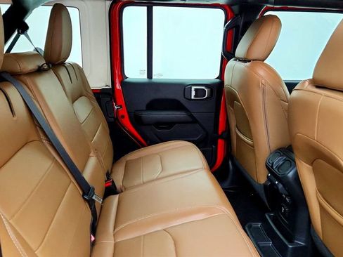 Used 2023 Jeep Wrangler Unlimited Sahara w/ Cold Weather Group AWD/4WD image 21