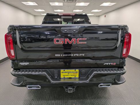 Used 2023 GMC Sierra 1500 AT4 w/ AT4 Preferred Package image 5