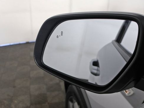 Used 2024 Hyundai Venue SEL image 32