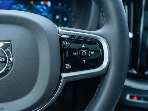 Used 2025 Volvo XC60 B5 Plus image 26