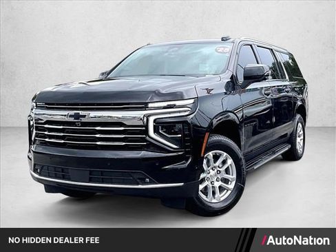 Used 2025 Chevrolet Suburban LT w/ Comfort Package RWD image 1