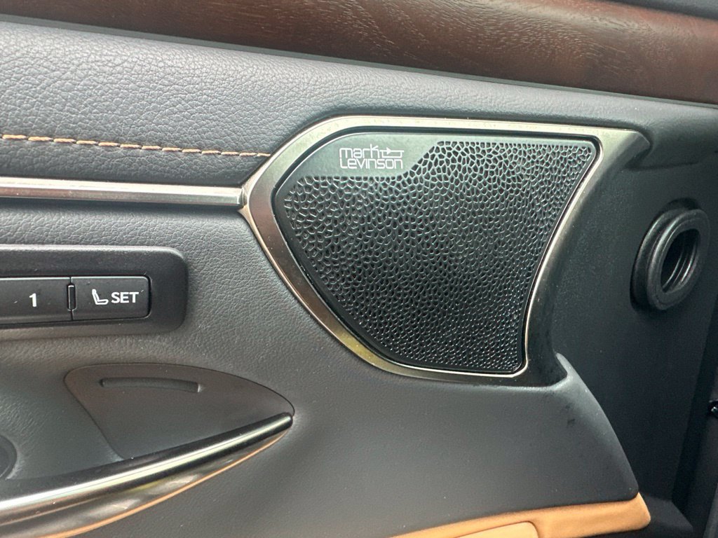 Used 2024 Lexus ES 300h Ultra Luxury w/ Accessory Package (Z2) FWD image 7