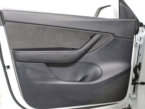 Used 2020 Tesla Model Y Performance image 5