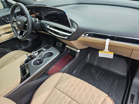 New 2026 Cadillac Lyriq Signature Luxury w/ LPO, Bronce Accent Package AWD/4WD image 16