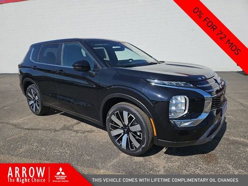 New 2025 Mitsubishi Outlander SE image 1