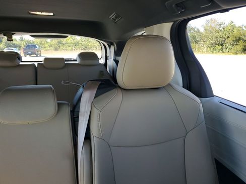 Certified 2021 Toyota Sienna XLE image 14