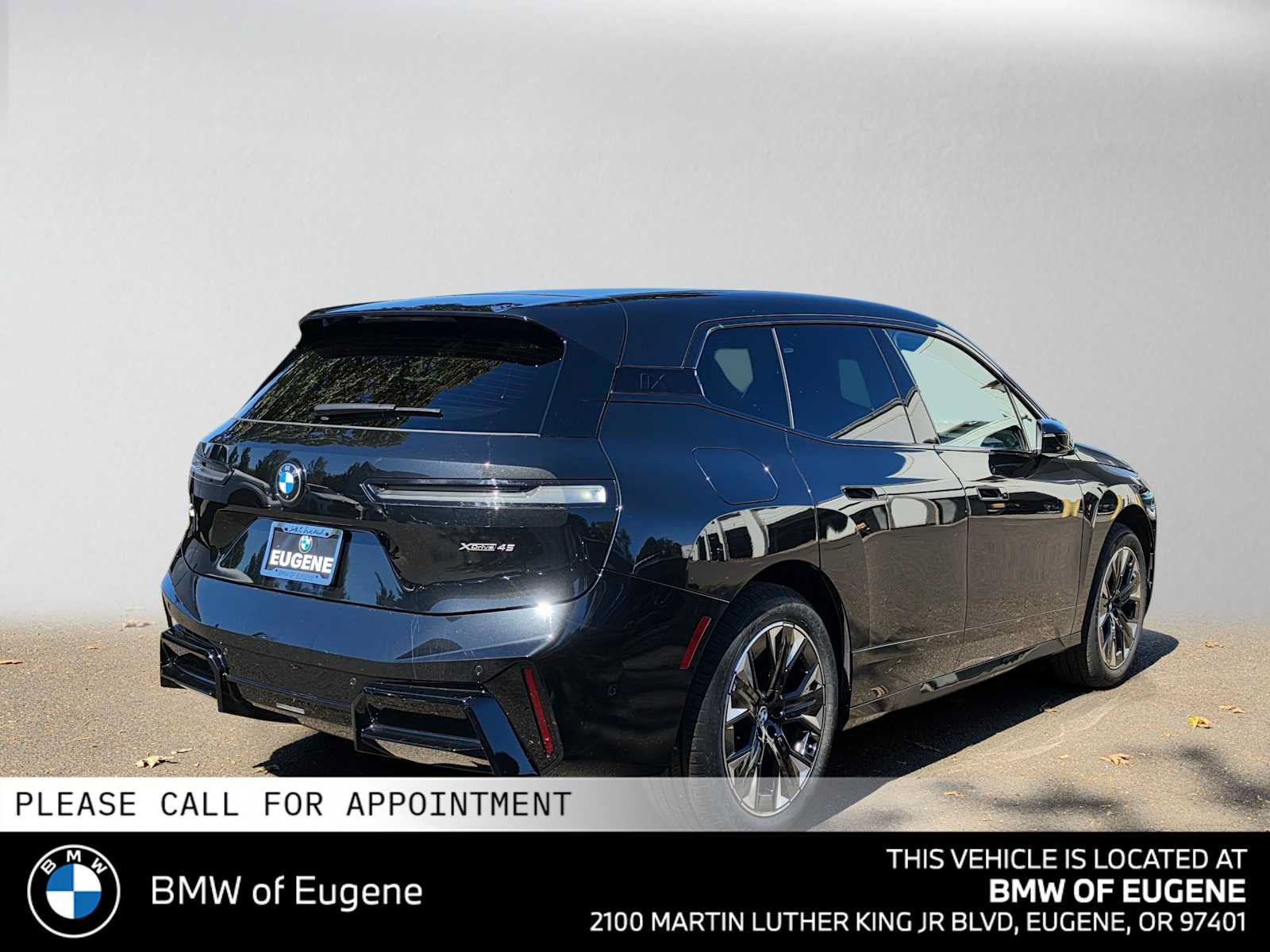 Used 2026 BMW iX xDrive45 w/ M Sport Package AWD/4WD image 3