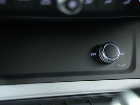 Used 2019 Audi Q3 2.0T Premium Plus image 23