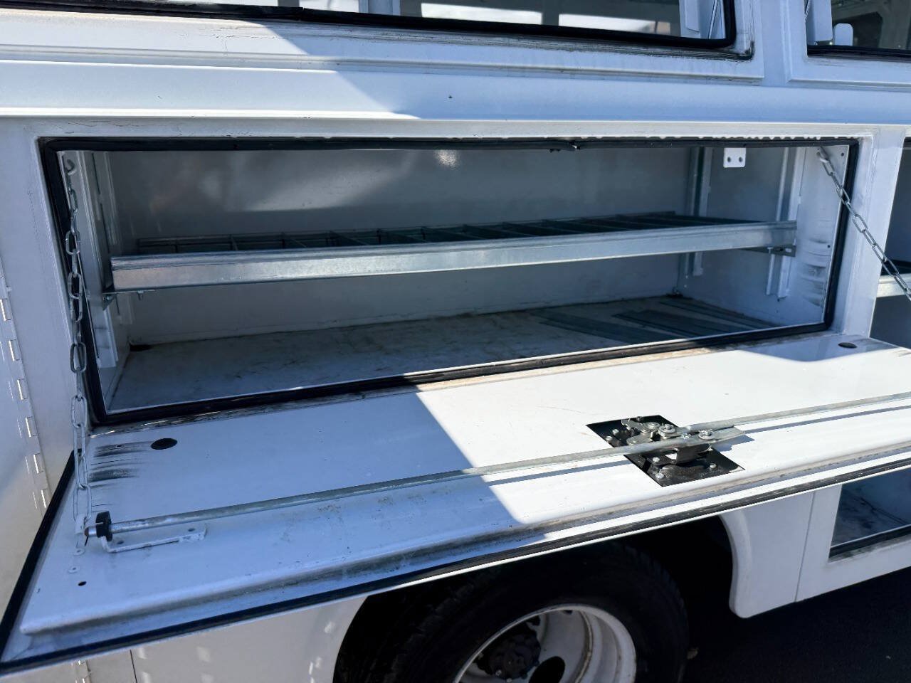 Used 2017 Ford E-350 and Econoline 350 Super Duty RWD image 23