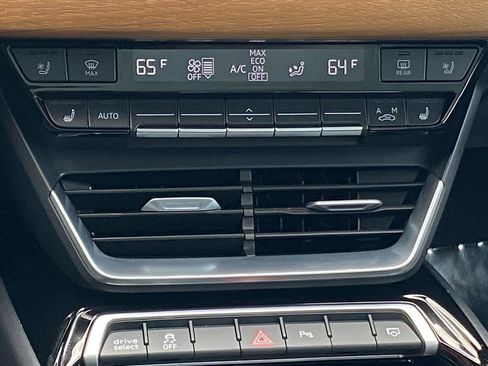 Used 2023 Audi e-tron GT Premium Plus image 11