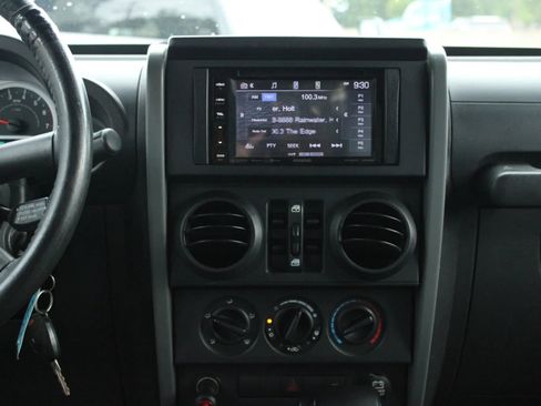 Used 2007 Jeep Wrangler Unlimited Sahara w/ Dual Top Group image 14