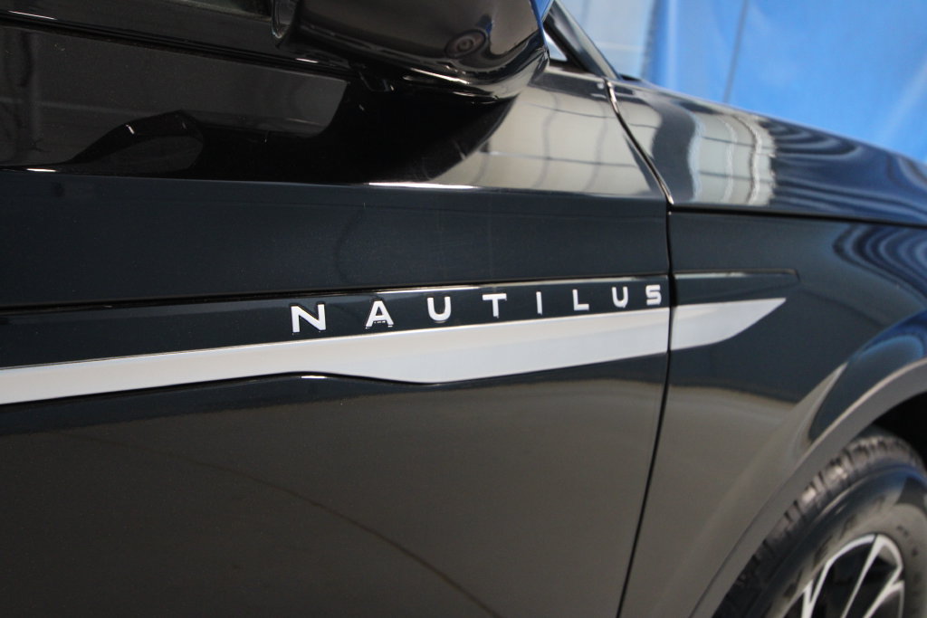 Used 2024 Lincoln Nautilus Premier AWD/4WD image 37