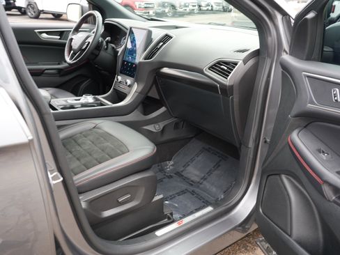 Used 2022 Ford Edge ST-Line w/ Class II Trailer Tow Package image 34