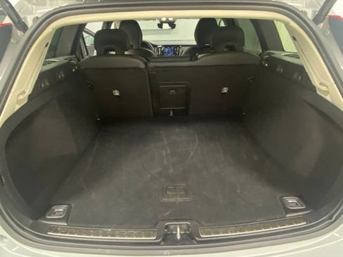 Used 2025 Volvo V60 B5 Cross Country Plus AWD/4WD image 8