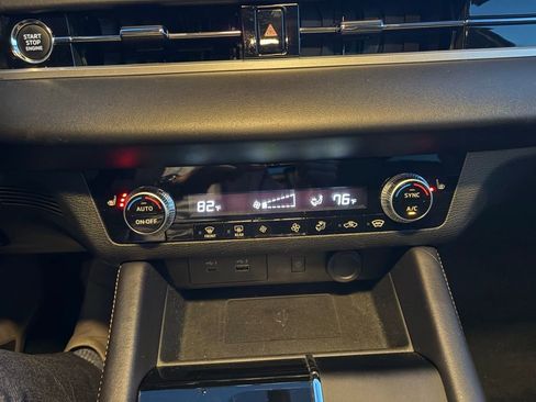 Used 2024 Mitsubishi Outlander AWD image 29