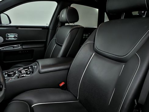 Used 2020 Rolls-Royce Ghost RWD image 23
