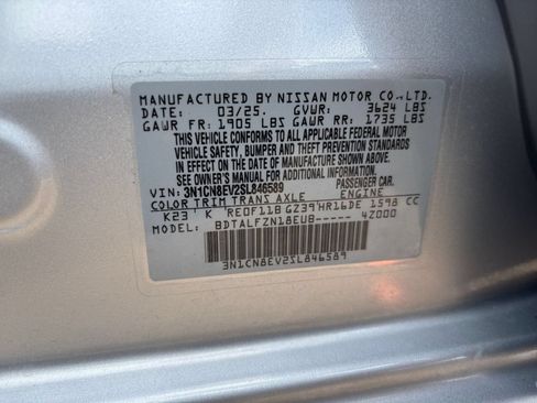 Used 2025 Nissan Versa SV FWD image 27