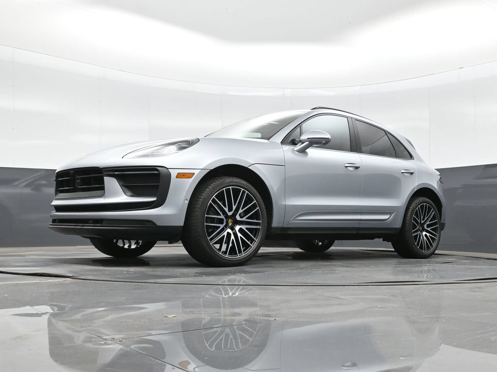 Certified 2024 Porsche Macan AWD/4WD image 26