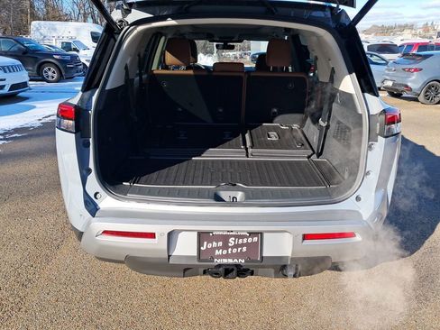 New 2025 Nissan Pathfinder Platinum w/ Lighting Package (N92) image 24