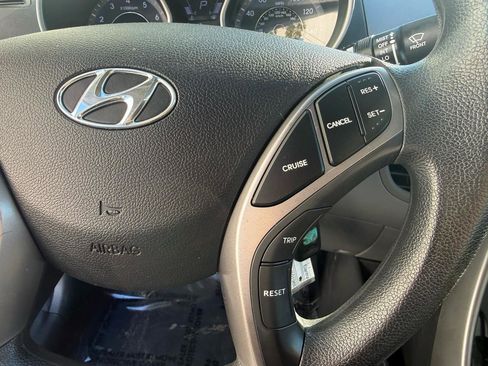 Used 2013 Hyundai Elantra GLS w/ Preferred Pkg image 29