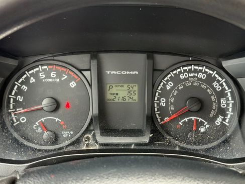 Used 2016 Toyota Tacoma SR image 21