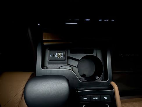 Used 2020 Lexus ES 350 Ultra Luxury w/ Accessory Package 2 FWD image 32