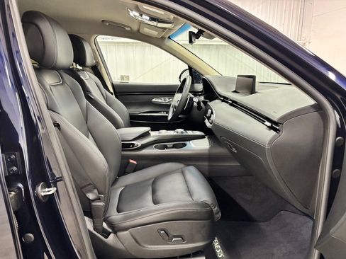 Used 2025 Genesis GV70 2.5T AWD/4WD image 22