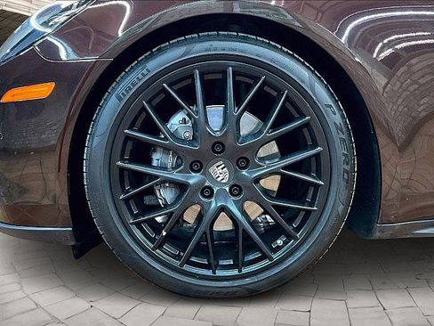 Used 2019 Porsche Panamera w/ Premium Package image 8