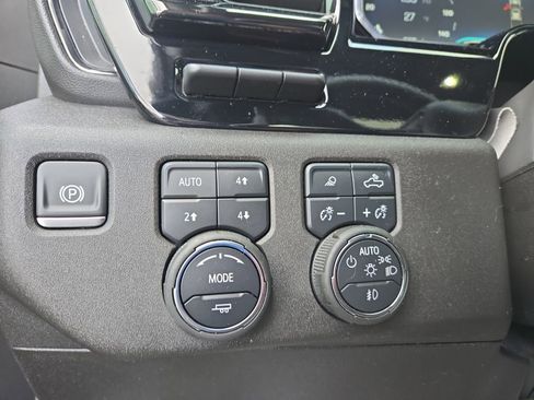 Used 2025 Chevrolet Silverado 2500 ZR2 w/ Technology Package image 25