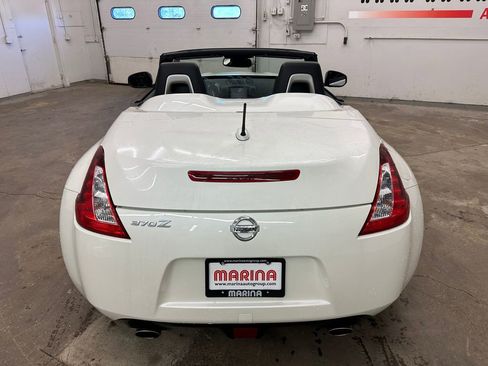 Used 2018 Nissan 370Z Touring Sport RWD image 27