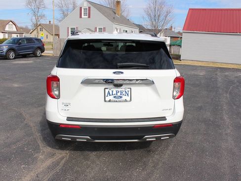 Certified 2022 Ford Explorer XLT w/ Equipment Group 202A image 5