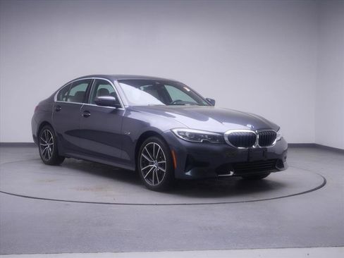 Used 2022 BMW 330e xDrive w/ Convenience Package AWD/4WD image 4
