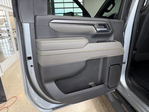 Used 2024 Chevrolet Silverado 2500 ZR2 w/ Technology Package image 26