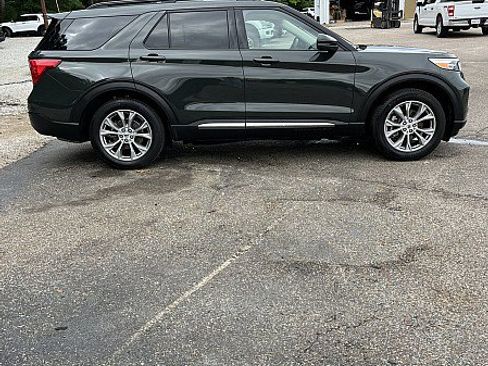 Used 2023 Ford Explorer XLT w/ Equipment Group 202A AWD/4WD image 8