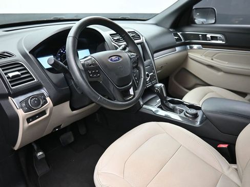 Used 2019 Ford Explorer Limited w/ Class III Trailer Tow Package image 18