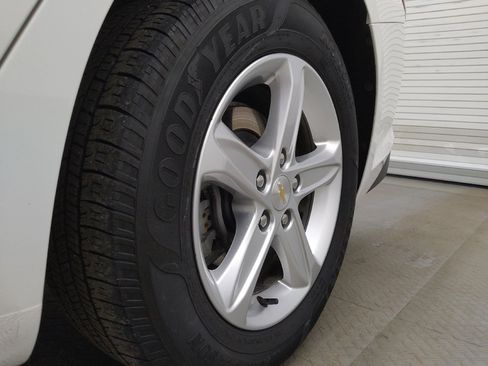 Used 2022 Chevrolet Malibu LS FWD image 31