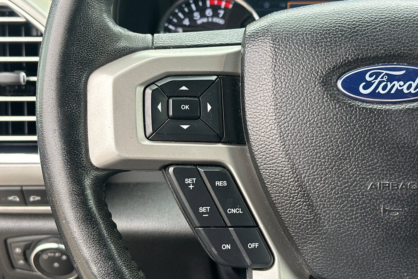 Used 2017 Ford F250 Lariat w/ Lariat Value Package AWD/4WD image 26