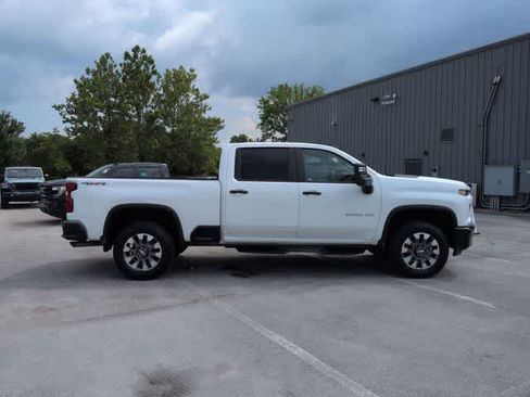 Used 2021 Chevrolet Silverado 2500 Custom w/ Custom Value Package AWD/4WD image 9