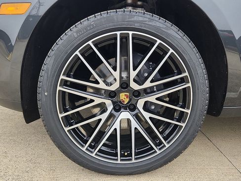 New 2026 Porsche Macan image 8